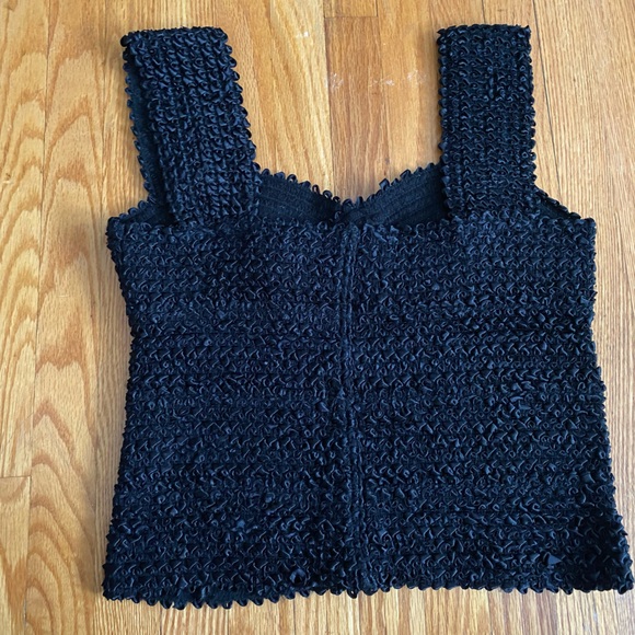 Black crop top. - Picture 2 of 4